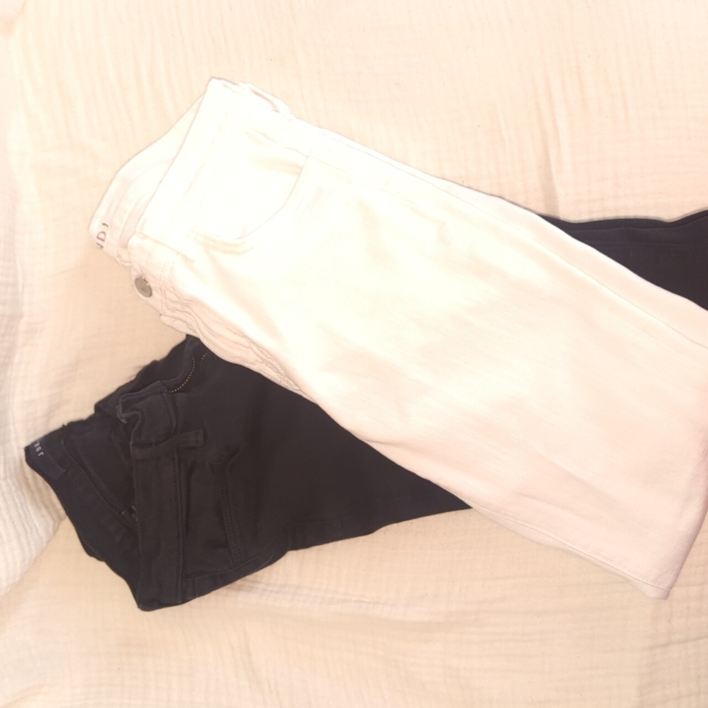 Two pair J Brand Jeans Super Skinny in Serious Black & Skinny Leg Jeans in white